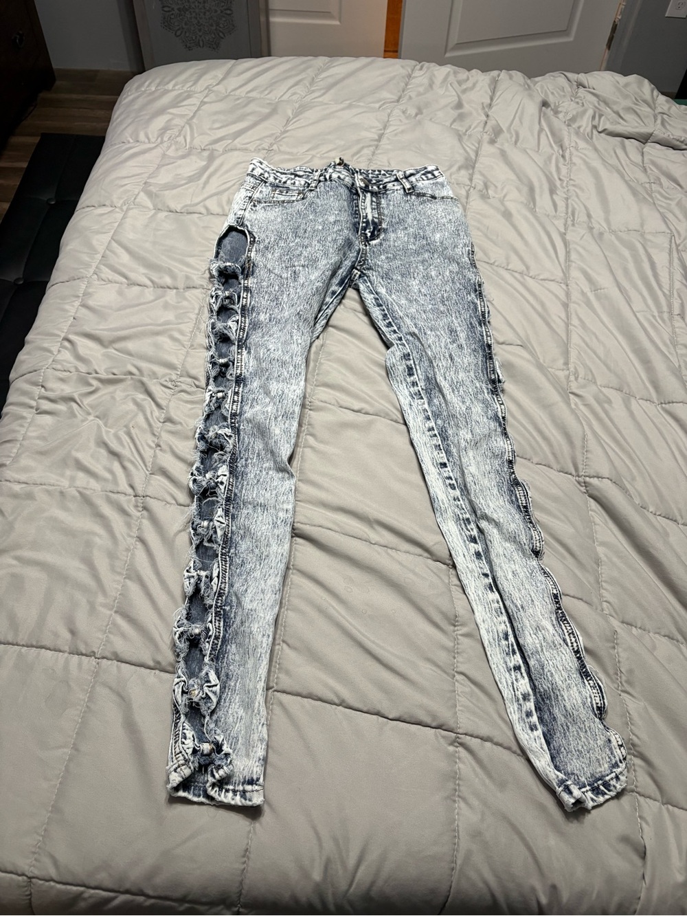 Vinizbena High Rise Cut Out Acid-Wash Jeans distressed bow detail on sides.